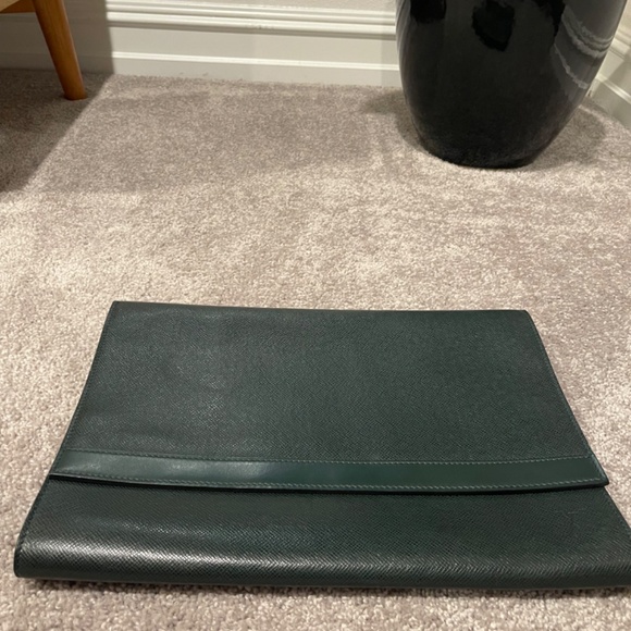 Louis Vuitton Green Taiga Pouchette Envelope Document case - Picture 2 of 10